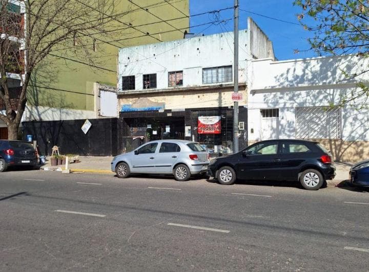 Importante Local Sobre Av Olazabal Proximo a Av Alvarez Thomas - 2