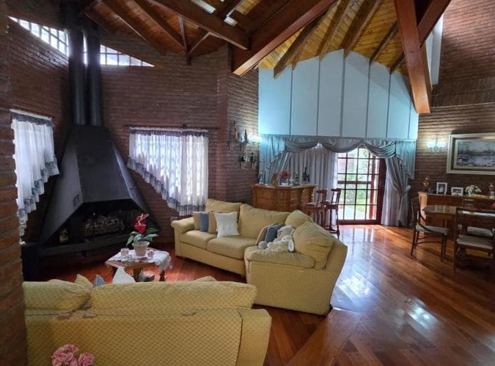 Impecable Chalet 6 Ambientes con Detalles de Categoría en Zona Agustiniano - 4