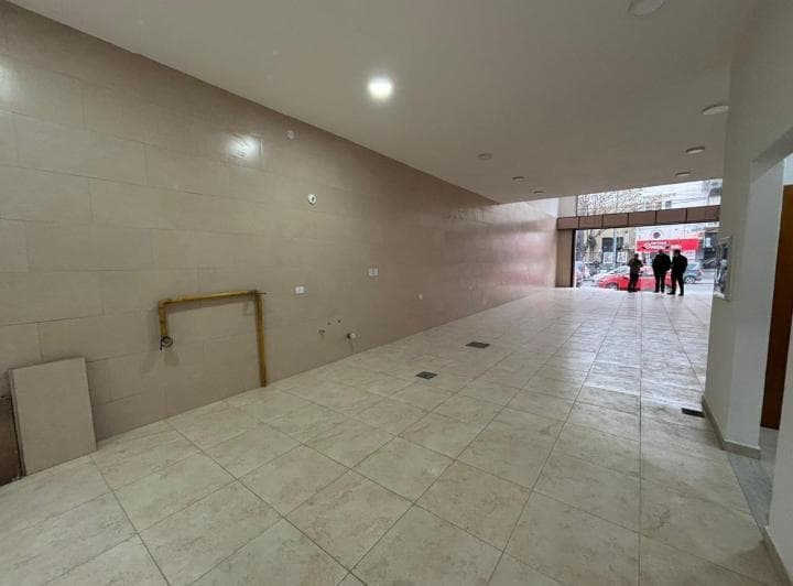 Gran Local Comercial Sobre Fragueiro, Alta Córdoba - Alquiler - 5