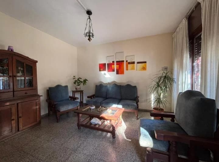 Casa 2 Dorm. Patio y Cochera en Pueyrredón - Venta - 4