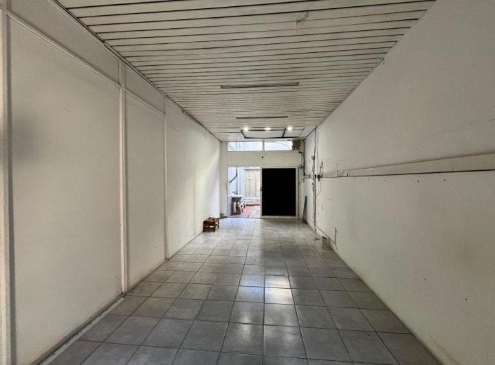 Galpón 200 m² + 2 Locales + 2 Deptos de 100 m² - Venta - 4