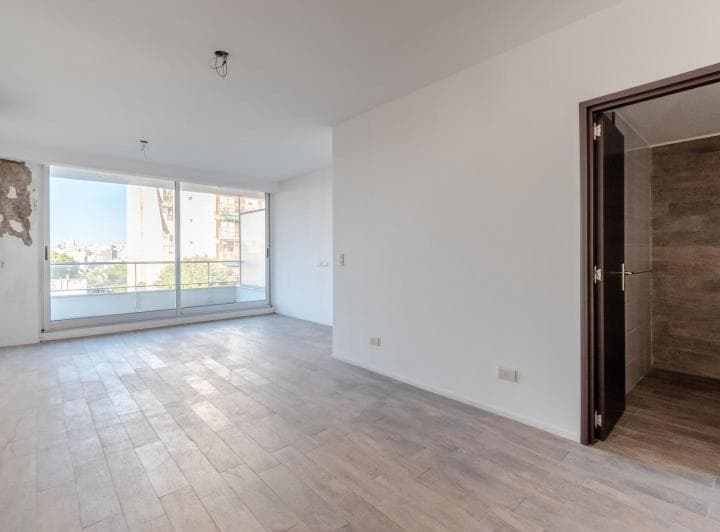 Luminosa Oficina en Venta y Alquiler, Semi Piso Alto, en Caballito, Cerca de Todo. - 3
