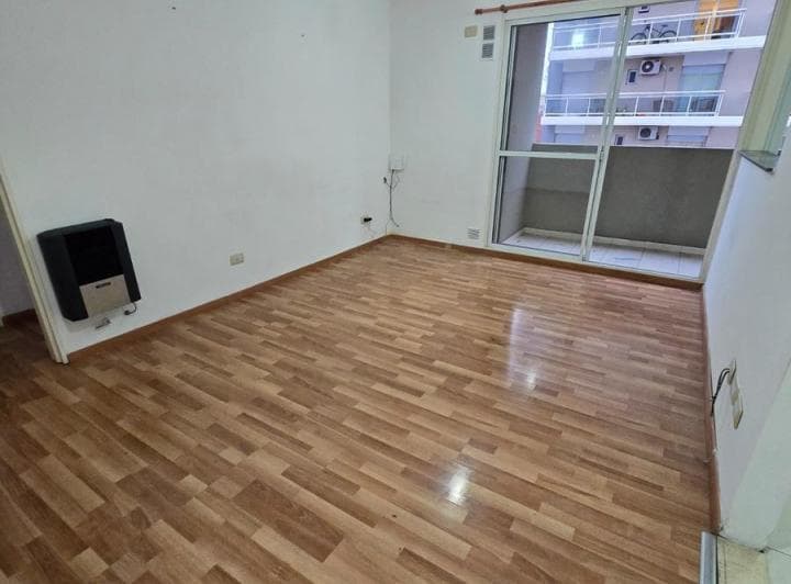 Venta de Departamento 1 Dormitorio Al Frente Barrio Echesortu - 3