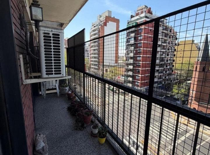 3 Ambientes Al Frente con Balcón Sobre Av Montes de Oca en Venta Barracas - 2