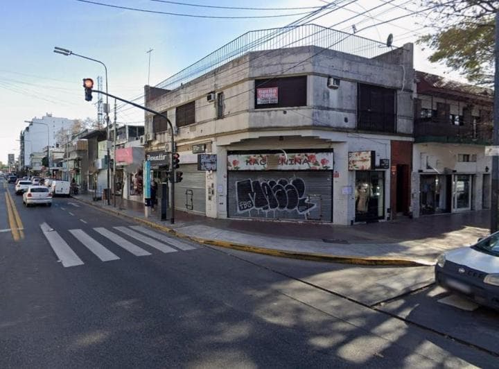 Local en Esquina Doble Vidriera - Lope de Vega y Cantilo - Devoto - 2