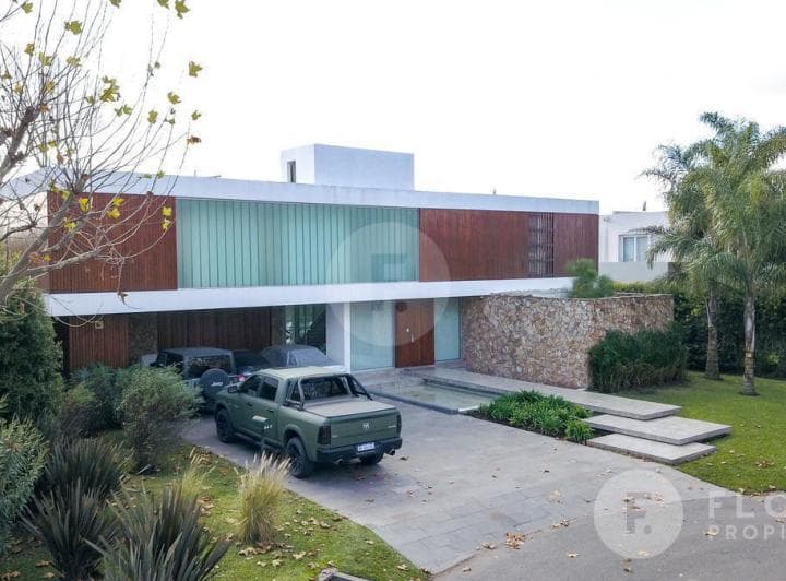 Casa en Venta. 6 Ambientes, 4 Dorm. en Suite en La Lomada de Pilar - 2
