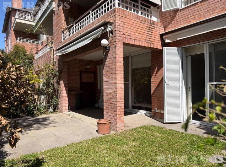 Departamento en Dos Plantas con Jardín, Ascensor Propio y 4 Cocheras - 5
