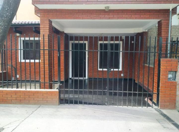 Av Hermosa Vivienda. - Linda Zona a Una Cuadra del Dino R - 20. - 3