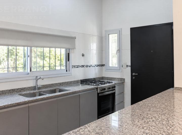 Venta Casa 4 Ambientes en Barrio Parque Sakura, Exaltacion de La Cruz. Apto Crédito. - 2