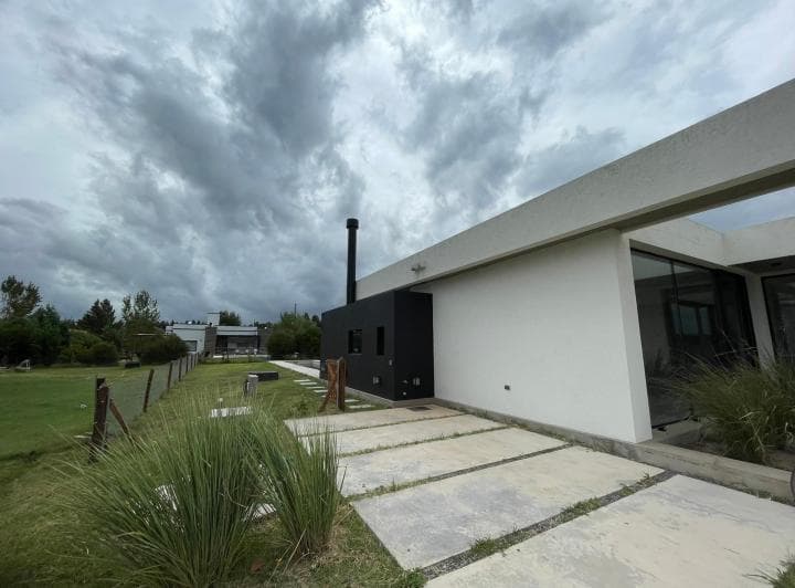Venta - Casa 4 Ambientes C/pileta - San Vicente - 3