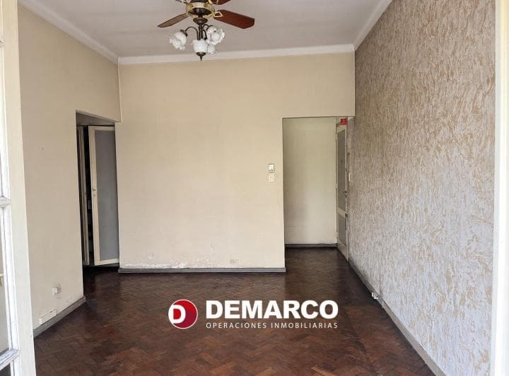 Departamento de 2 Ambientes a La Calle con Balcón - 2