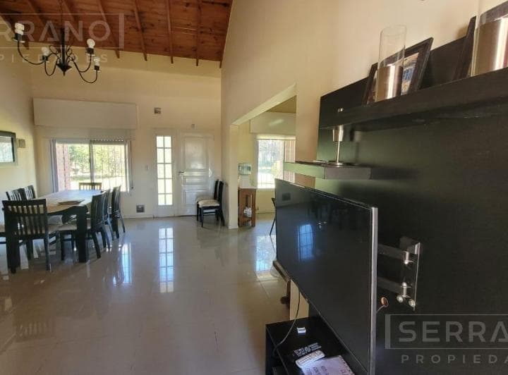 Venta Casa 5 Ambientes Amplio Lote con Piscina Barrio Parque Exaltación, Exaltación de La Cruz - 2