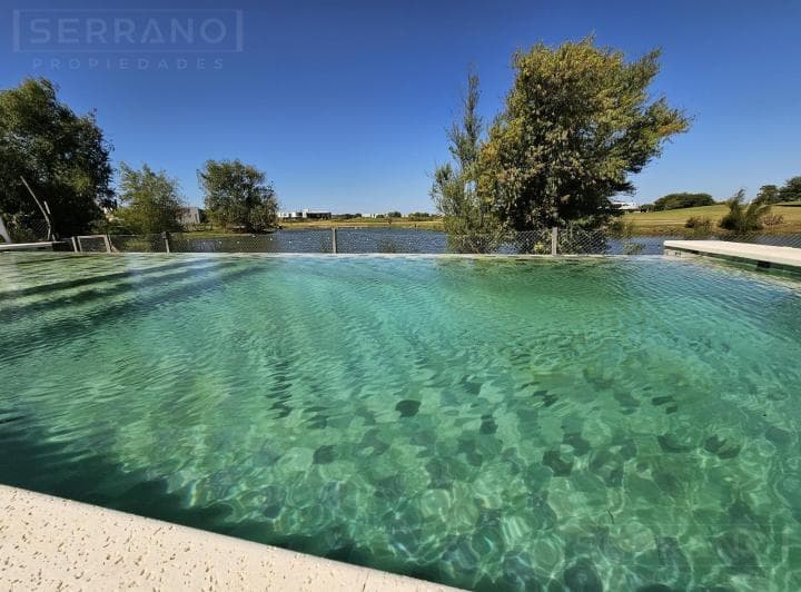 Venta Casa 5 Ambientes con Vista Al Agua y Al Golf en El Canton, Escobar - 2