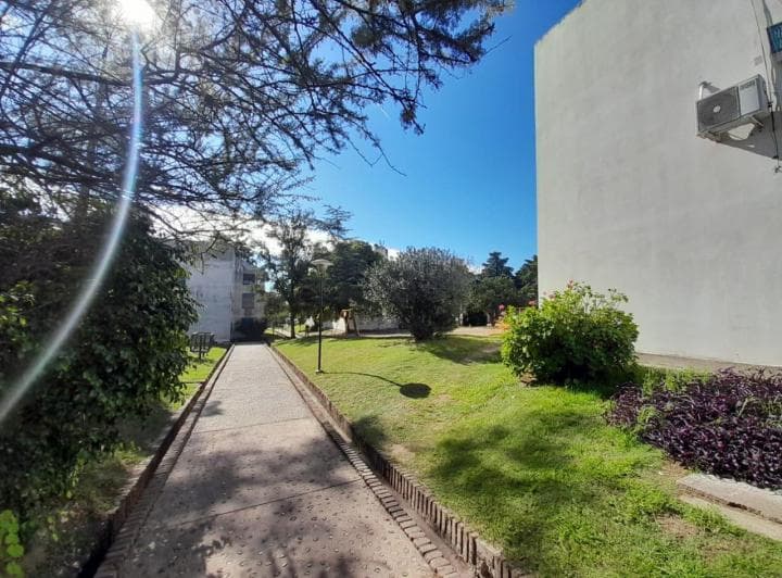 Venta - Depto - 3 Dorm. - Complejo Cerrado - Balcón - Cochera - 2