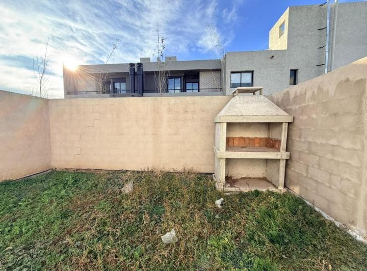 Dúplex 2 Dorm. 1 Baño Patio con Asador Pérgola - 2