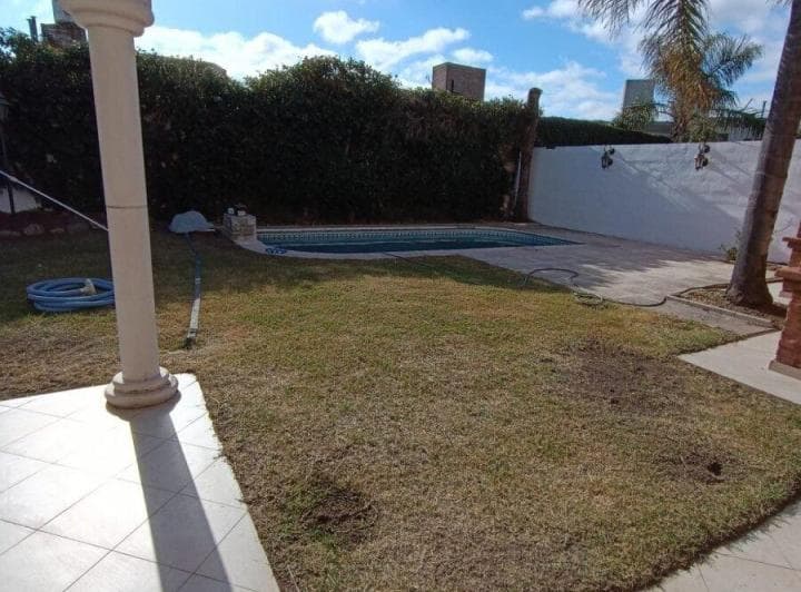 Casa - 2 Plantas - 3 Dorm. en Suite - Pileta - Colinas del Cerro - 4