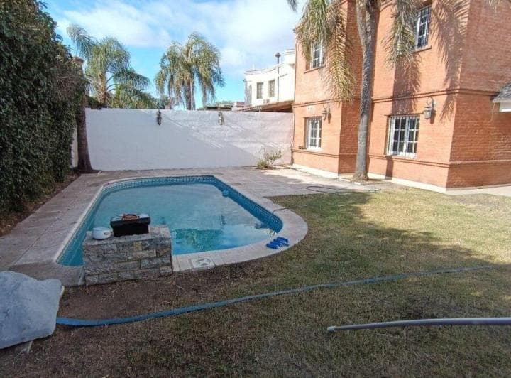 Casa - 2 Plantas - 3 Dorm. en Suite - Pileta - Colinas del Cerro - 5