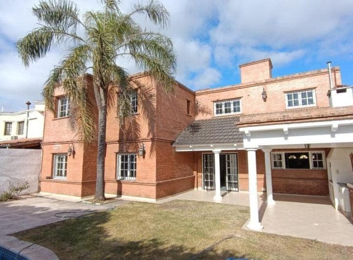Casa - 2 Plantas - 3 Dorm. en Suite - Pileta - Colinas del Cerro - 2