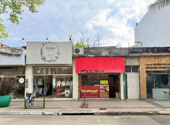 Local Mas Lote y Espacio Aéreo en Zona Comercial Única a m de La Plaza de Ituzaingo Norte / Est - 4