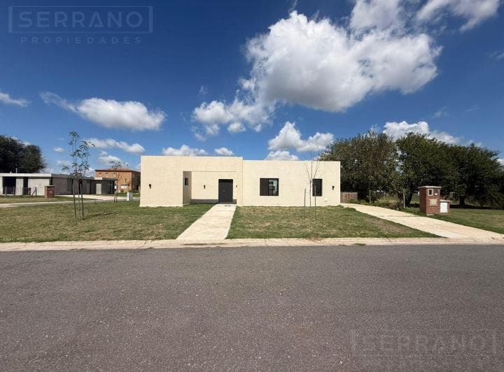 Venta Casa 4 Amb. en San Sebastian Pilar - Vista Al Hipico - 2
