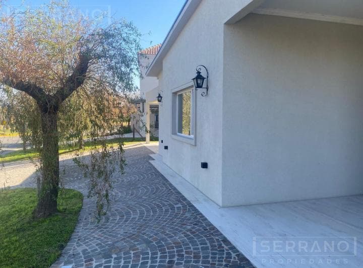 Venta Casa a Estrenar 3 Dorm. Al Agua con Salida Al Rio Lujan Barrio Nautico El Cazal. - 2