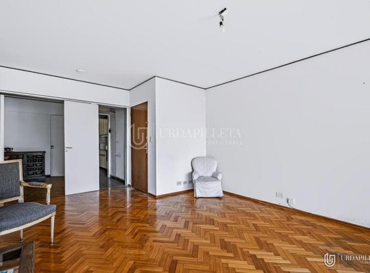 Piso Alto Muy Luminoso con Balcón y Cochera en Recoleta - 4