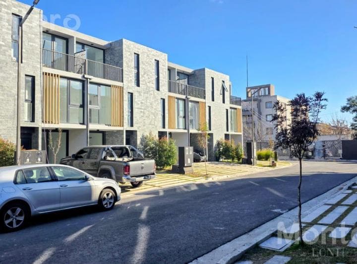 Increíble Casa Tríplex en Sunny - Camino de Los Remeros Tigre - Barrio Privado - 3 Suites y Cochera - 3