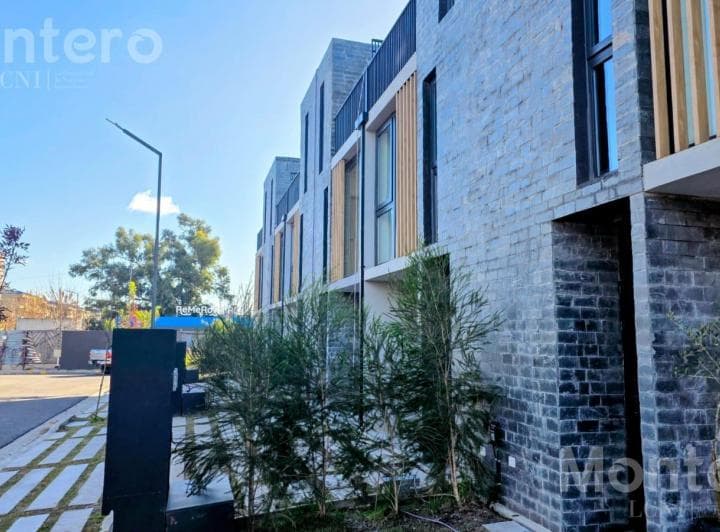 Increíble Casa Tríplex en Sunny - Camino de Los Remeros Tigre - Barrio Privado - 3 Suites y Cochera - 4