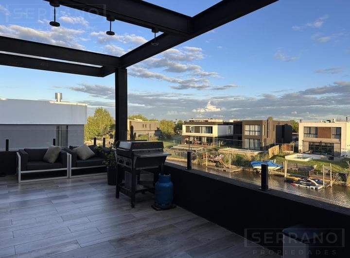 Venta Casa con Amarra Propia y Espacio Amplio Para Varios Autos en Villanueva - 5