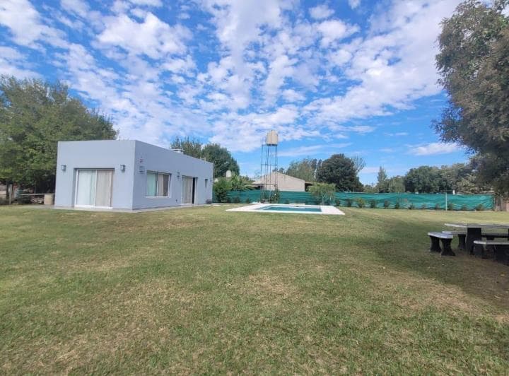 Venta Casa 3 Ambientes con Quincho y Piscina en Parque Jularó, Exaltacion de La Cruz - 4