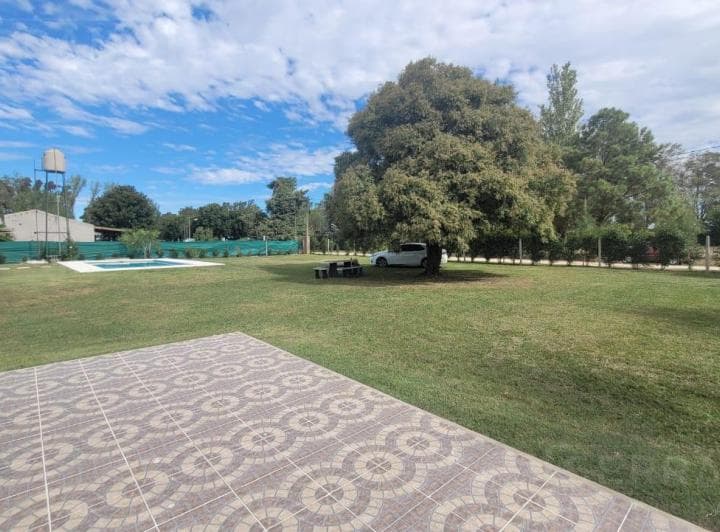 Venta Casa 3 Ambientes con Quincho y Piscina en Parque Jularó, Exaltacion de La Cruz - 2
