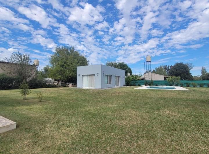 Venta Casa 3 Ambientes con Quincho y Piscina en Parque Jularó, Exaltacion de La Cruz - 5