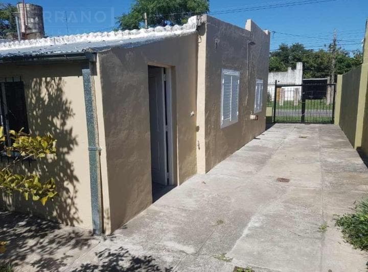Venta o Permuta Casa 3 Amb con Excelente Ubicación. Lanusse - 5
