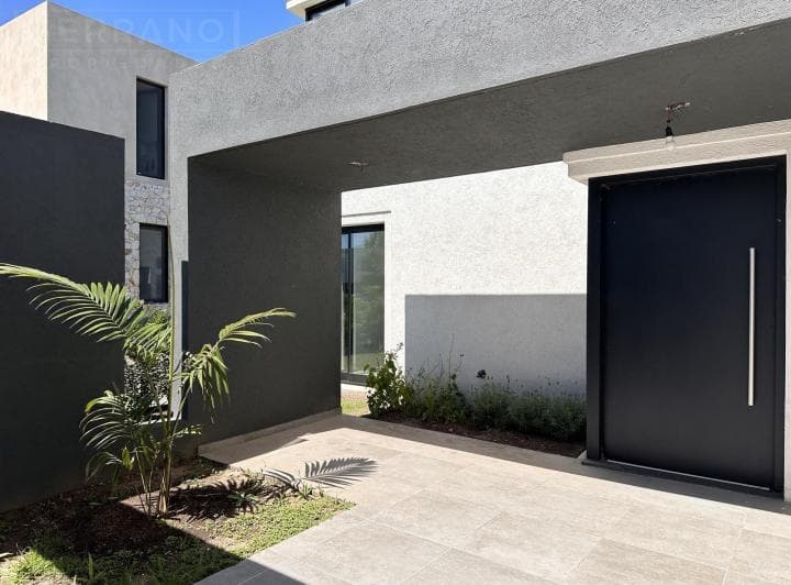 Venta Casa a Estrenar con Pileta en El Barrio El Cantón Golf, Escobar - 2