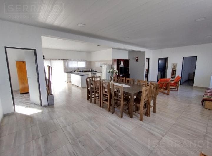 Venta. Casa 5 Ambientes con Pileta, Barrio Parque Parada Robles. Exaltación de La Cruz. - 3