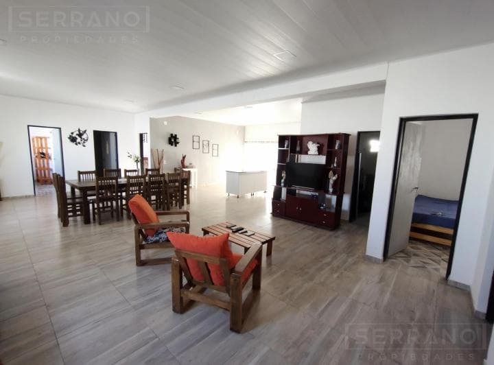 Venta. Casa 5 Ambientes con Pileta, Barrio Parque Parada Robles. Exaltación de La Cruz. - 4