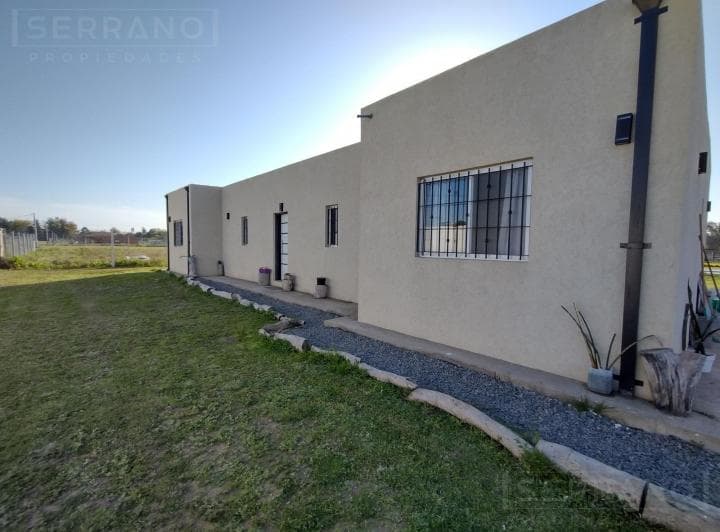 Venta. Casa 5 Ambientes con Pileta, Barrio Parque Parada Robles. Exaltación de La Cruz. - 2