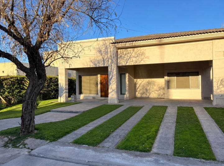 Casa en Barrio Privado Pinar del Sol I - 2