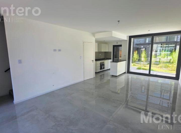 Casa Tríplex en Sunny, Camino de Los Remeros Tigre, Parrilla, Lote 97 - 4
