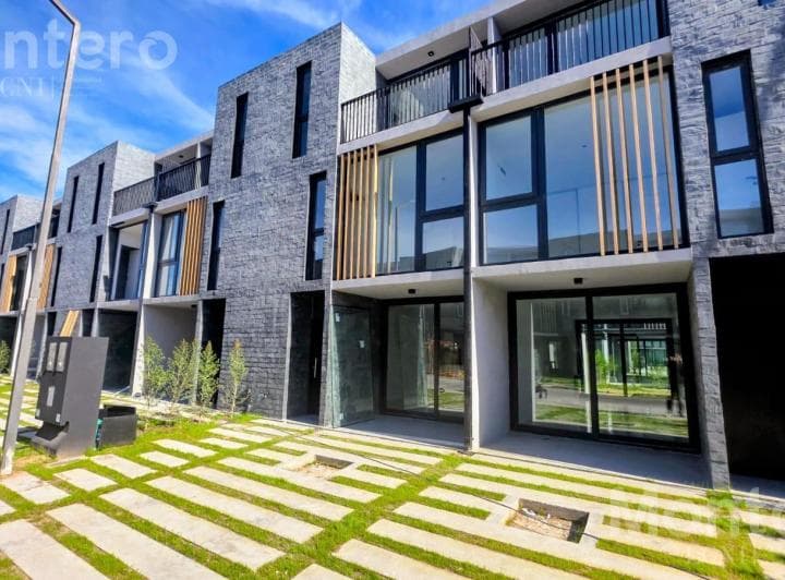 Casa Tríplex en Sunny, Camino de Los Remeros Tigre, Parrilla, Lote 97 - 3