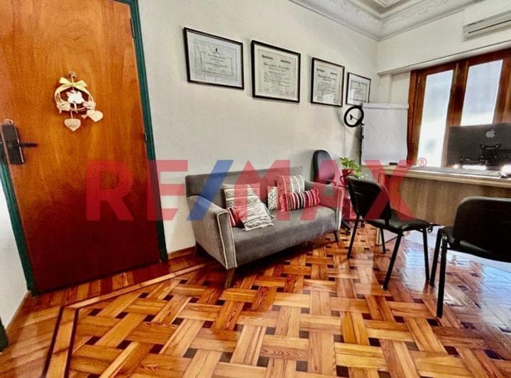 Venta Depto 5 Amb C/ Balcón, 2 Cocheras y Patio - 4