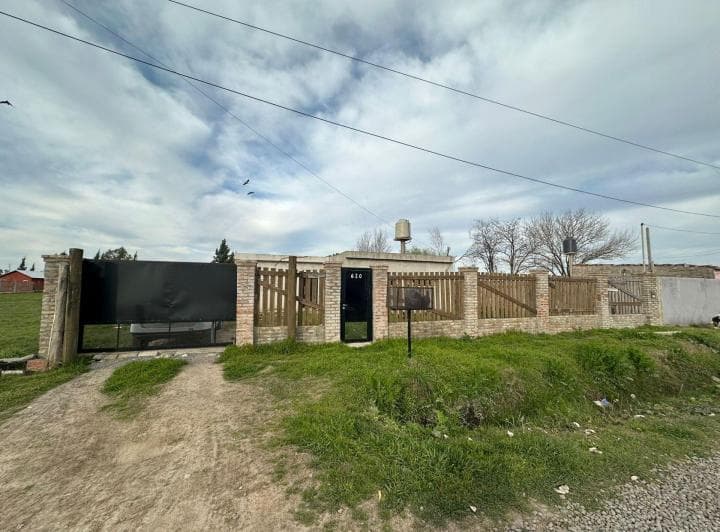 Venta Casa 3 Ambientes con Gran Lote - 2