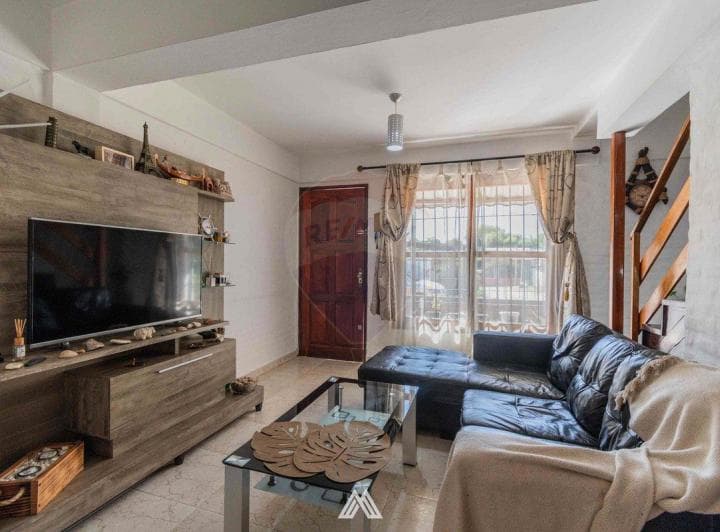 Venta Casa Dos Dorm. y Cochera Nuevo París - 3
