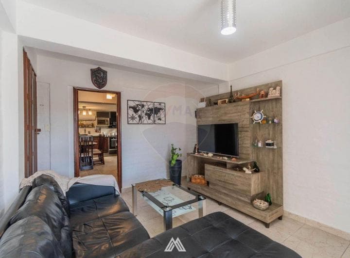 Venta Casa Dos Dorm. y Cochera Nuevo París - 4