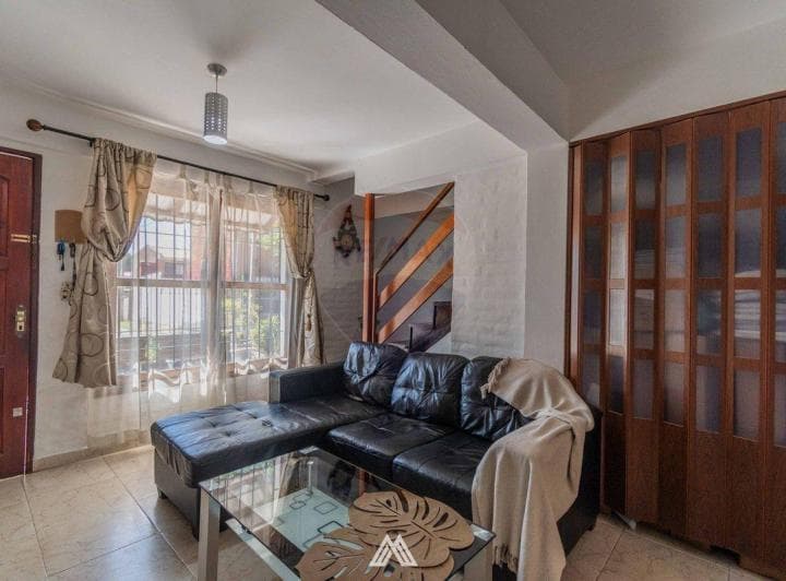 Venta Casa Dos Dorm. y Cochera Nuevo París - 5