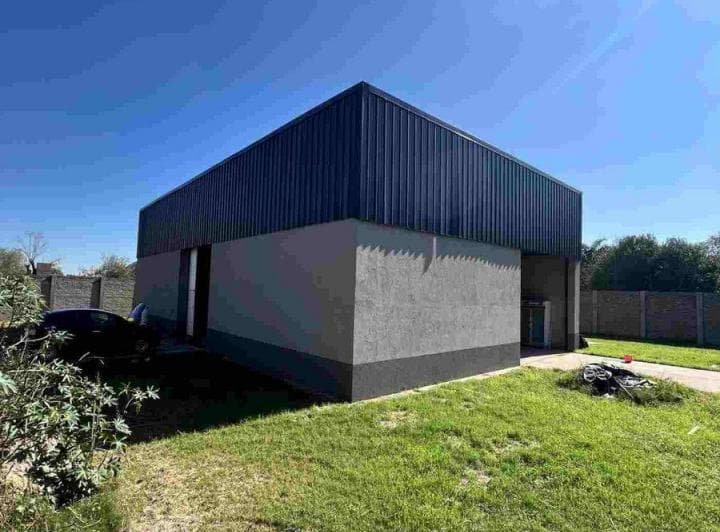 Venta Galpon con Amplio Lote Ibarlucea 50% Entrega - 2