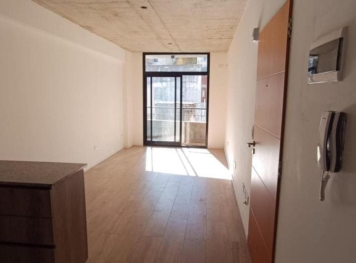 Venta de Monoambiente con Balcón Para Vivir o Inversión en E - 3