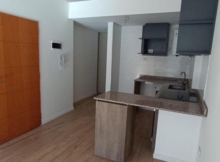 Venta de Monoambiente con Balcón Para Vivir o Inversión en E - 2
