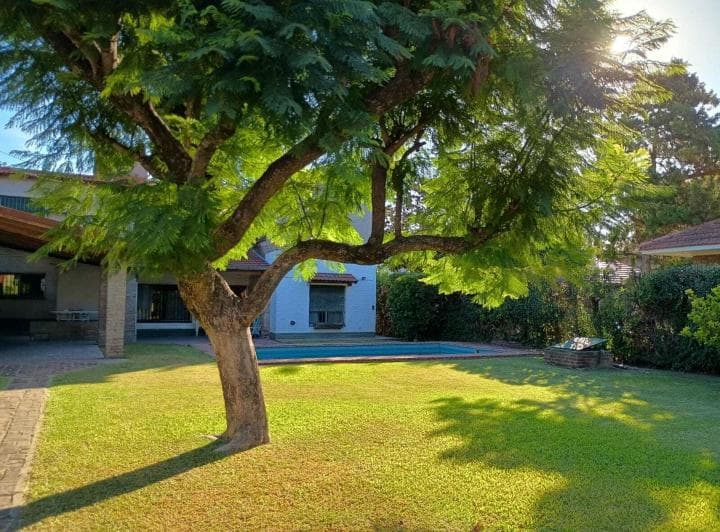 Apto Credito - Barrio Bello Horizonte - 17x44 m - Pileta. - 2