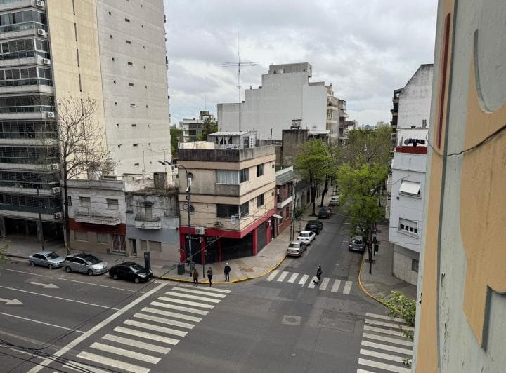 Departamento 3 Amb en Esquina Todo Al Frente. Flores Norte Dueño Directo - 2